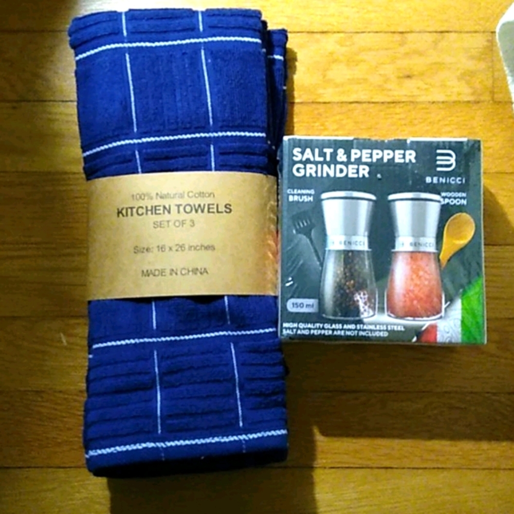 Bundle of kitchen towels & salt & pepper grinder